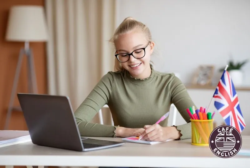 Online angolóra személyre szabott tananyaggal és rugalmas időpontokkal.